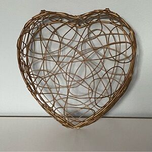 Metal Wire Heart Container Vintage Hinged Lid Basket 6.75” Vintage Box Gold Tone